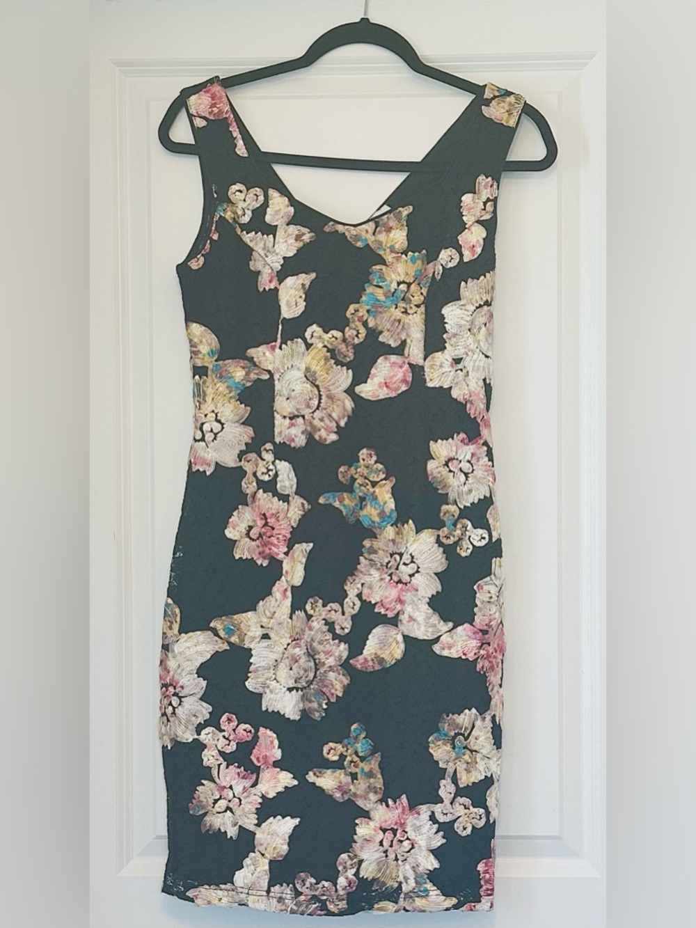 MYSTIC LA Dress Lace Party!! Satiny Floral Ribbon Texture VNeck Slv Less Sz M